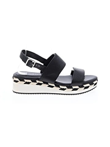 Kelly & Katie Wedges (view 1)