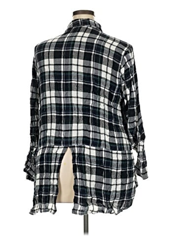 Charlotte Russe Long Sleeve Button-Down Shirt (view 2)