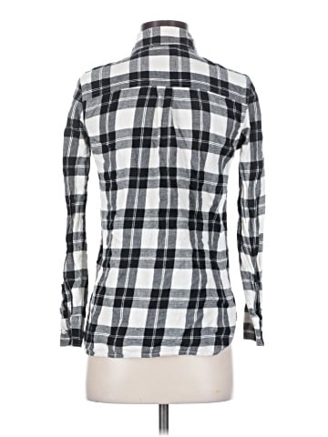 Old Navy Long Sleeve Button-Down Shirt (view 2)