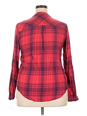 Maurices Long Sleeve Button-Down Shirt (view 2)