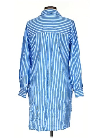 Old Navy Long Sleeve Button-Down Shirt (view 2)