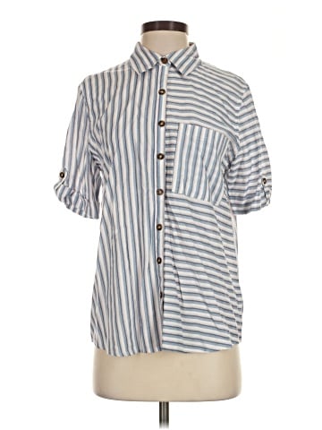 Maurices Short Sleeve Button-Down Shirt (view 1)