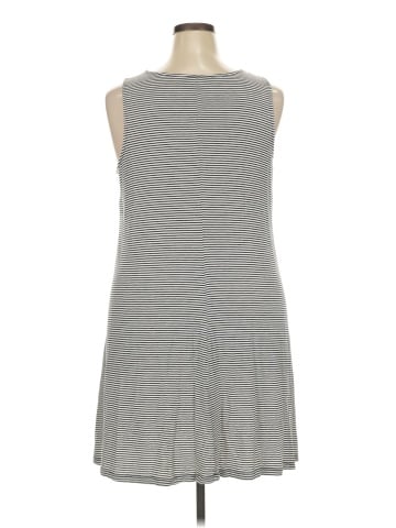 Old Navy Casual Dress (view 2)