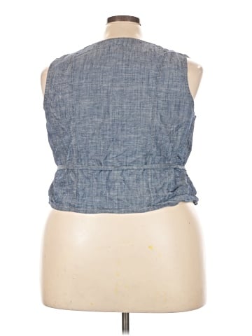 Lee Sleeveless Button-Down Shirt (view 2)