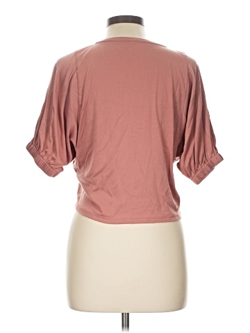 Uniqlo Short Sleeve T-Shirt (view 2)