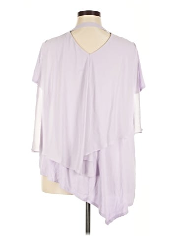 Lisa Rinna Short Sleeve T-Shirt (view 2)