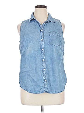 St. John's Bay Sleeveless Button-Down Shirt (view 1)