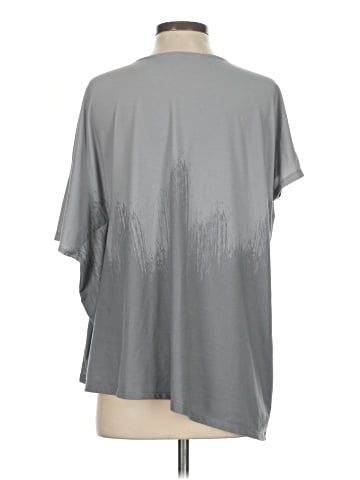 Elizabeth & Clarke Short Sleeve T-Shirt (view 2)