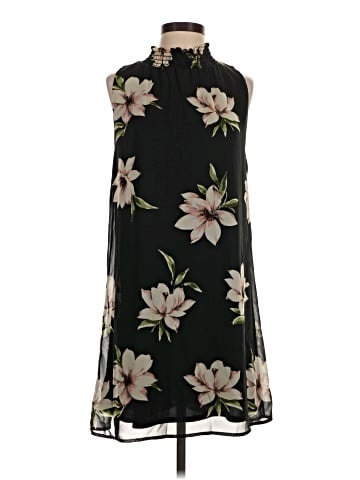 Le Lis Casual Dress (view 1)