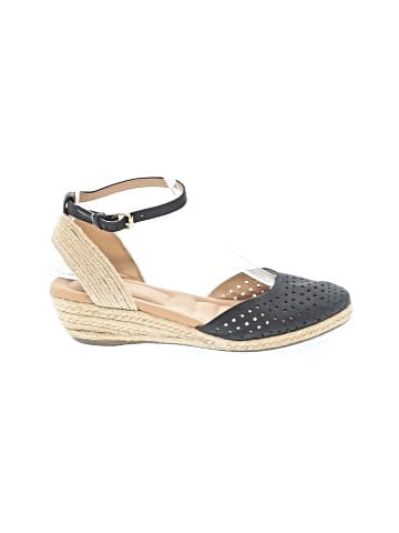 Kelly & Katie Wedges (view 1)