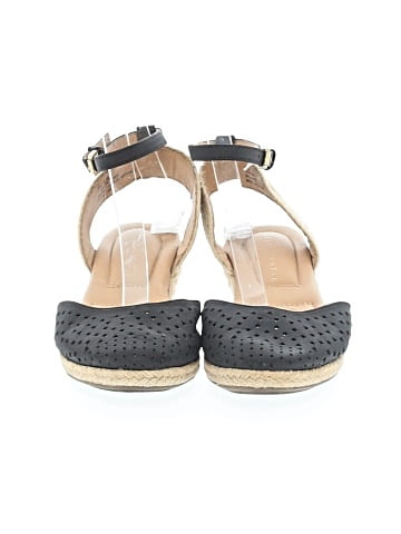 Kelly & Katie Wedges (view 2)