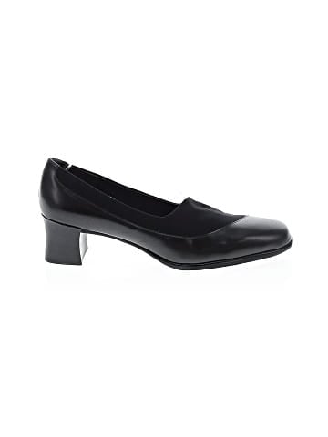 Munro American Heels (view 1)