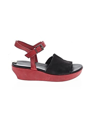 Arche Wedges (view 1)