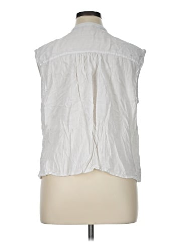 Old Navy Sleeveless Button-Down Shirt (view 2)