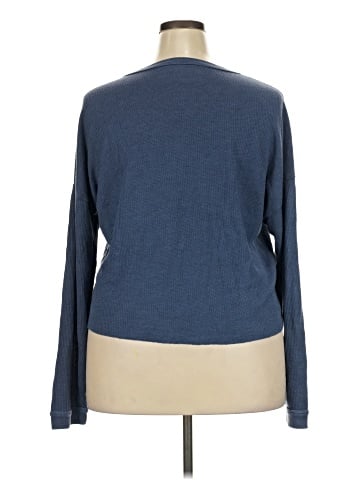 American Eagle Outfitters Pullover Sweater (view 2)