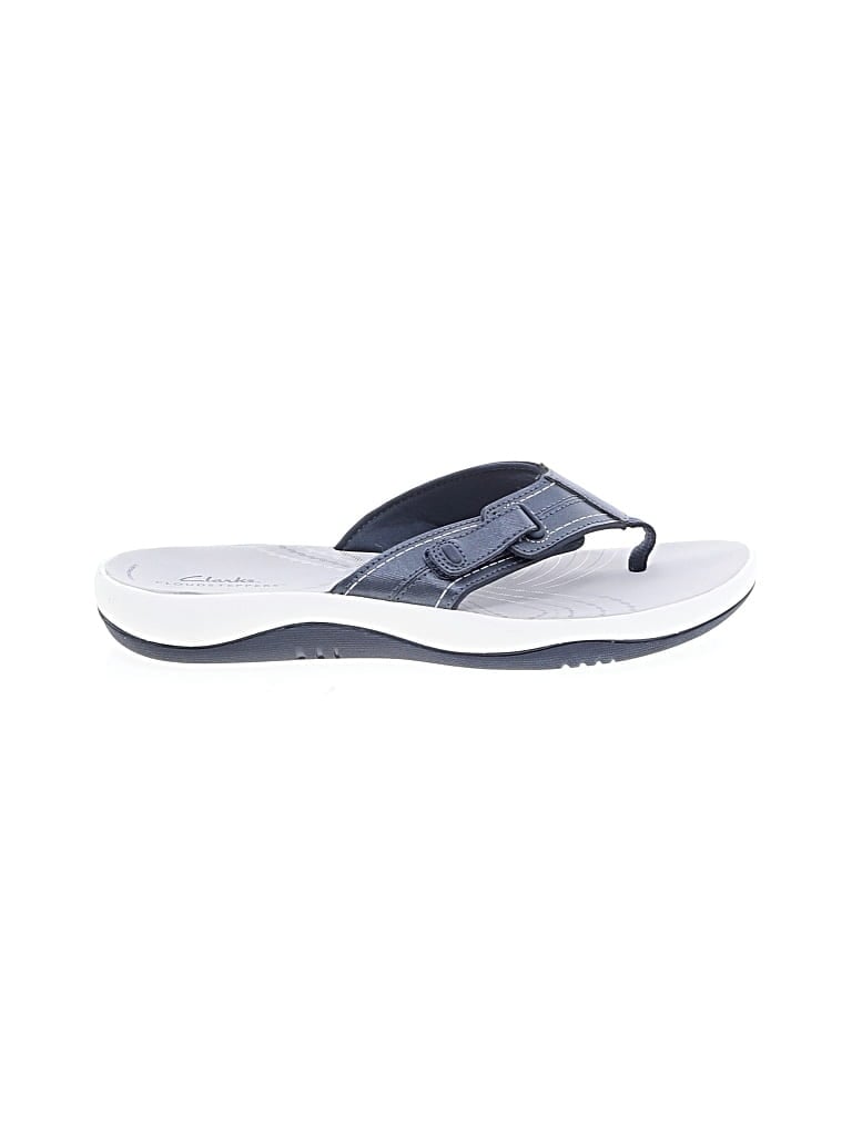 Pre-owned Clarks Flip Flops In Gray