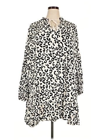 Crown & Ivy Casual Dress (view 1)