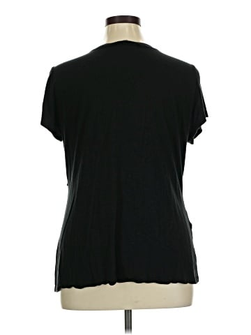Lisa Rinna Short Sleeve T-Shirt (view 2)