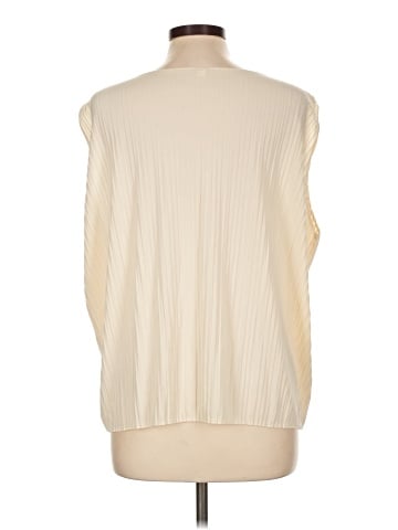 Uniqlo Sleeveless T-Shirt (view 2)