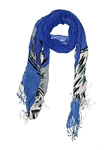 Courage. b Scarf (view 1)