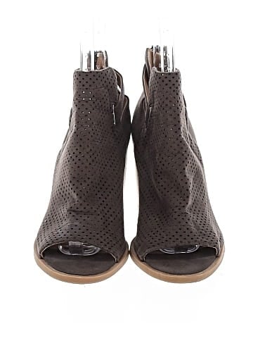 Express Sandals (view 2)