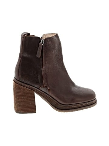 Gee WaWa Ankle Boots (view 1)
