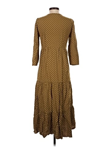 Madewell V-Neck Tiered Button-Front Midi Dress in Daisies Forever (view 2)
