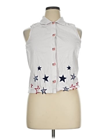 Onque Casuals Sleeveless Button-Down Shirt (view 1)