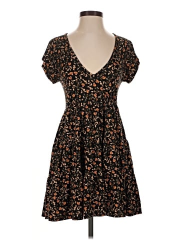 Urban Outfitters Casual Dress (view 1)