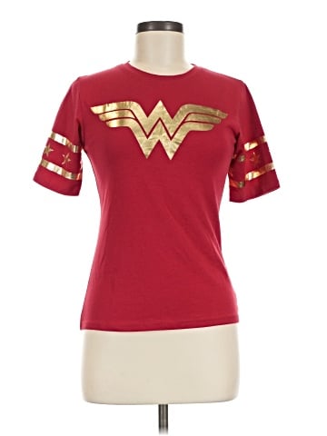 DC Comics Short Sleeve T-Shirt (view 1)
