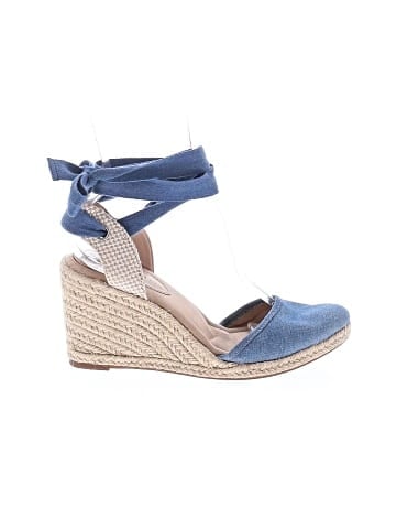 Kelly & Katie Wedges (view 1)
