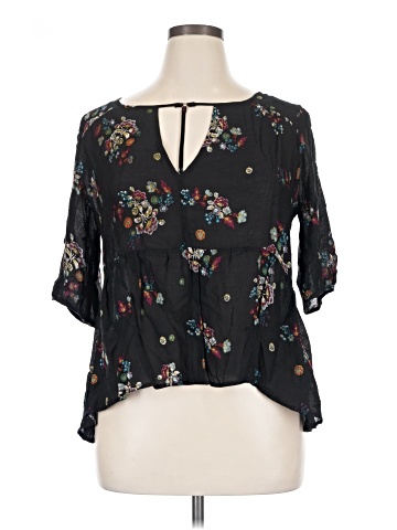 Eyeshadow 3/4 Sleeve Blouse (view 1)