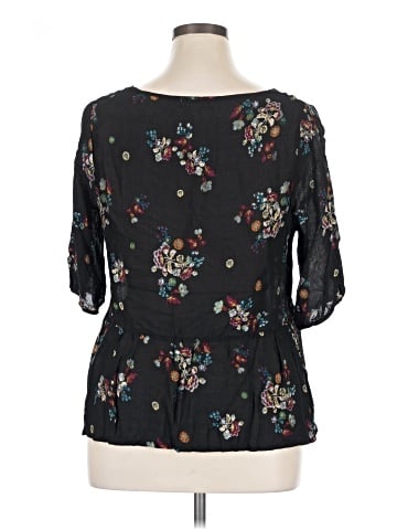 Eyeshadow 3/4 Sleeve Blouse (view 2)