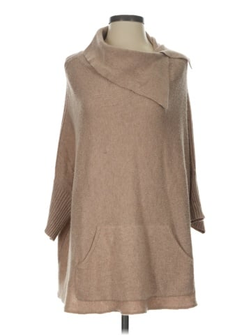 Sisters Poncho (view 1)