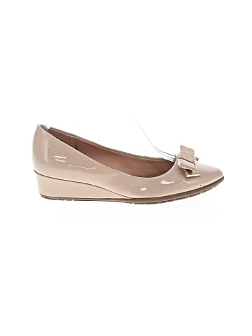 Kelly & Katie Wedges (view 1)