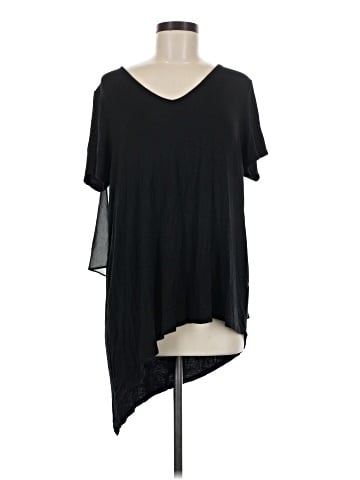 Lisa Rinna Short Sleeve T-Shirt (view 1)