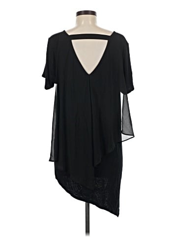 Lisa Rinna Short Sleeve T-Shirt (view 2)