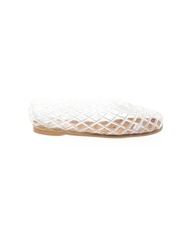 Unbranded Flats (view 1)