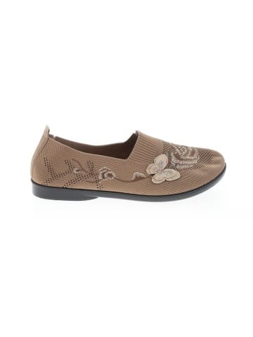 Unbranded Flats (view 1)
