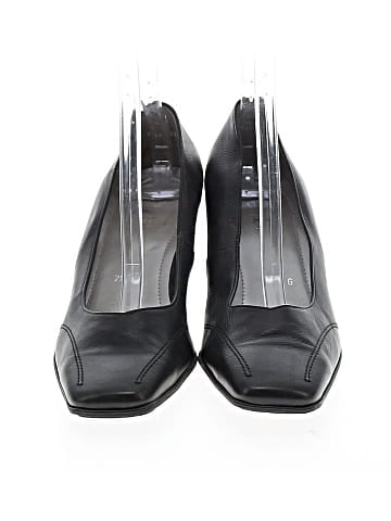 Ara Heels (view 2)