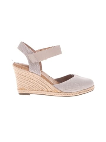 Kelly & Katie Wedges (view 1)