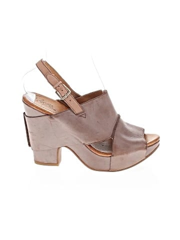 Naya Wedges (view 1)