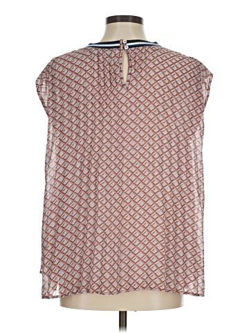 DR2 Sleeveless Blouse (view 2)