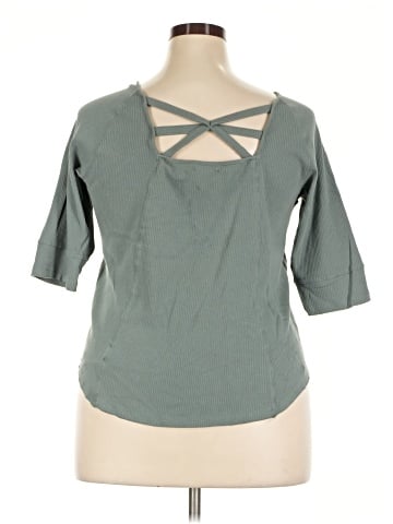 Maurices 3/4 Sleeve Top (view 2)
