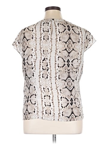 Violet & Claire Short Sleeve Blouse (view 2)