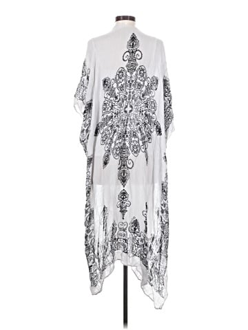 Lovestitch Poncho (view 2)