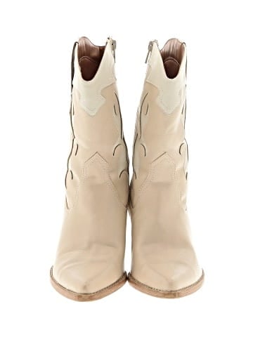 Universal Thread Boots (view 2)
