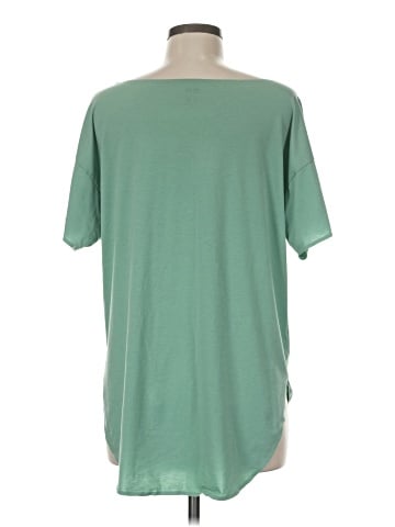 Uniqlo Short Sleeve T-Shirt (view 2)