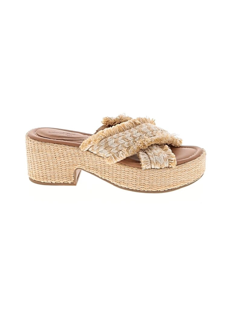 Pre-owned Universal Thread Wedges In Ivory