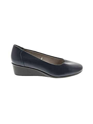 Cliffs by White Mountain Wedges (view 1)
